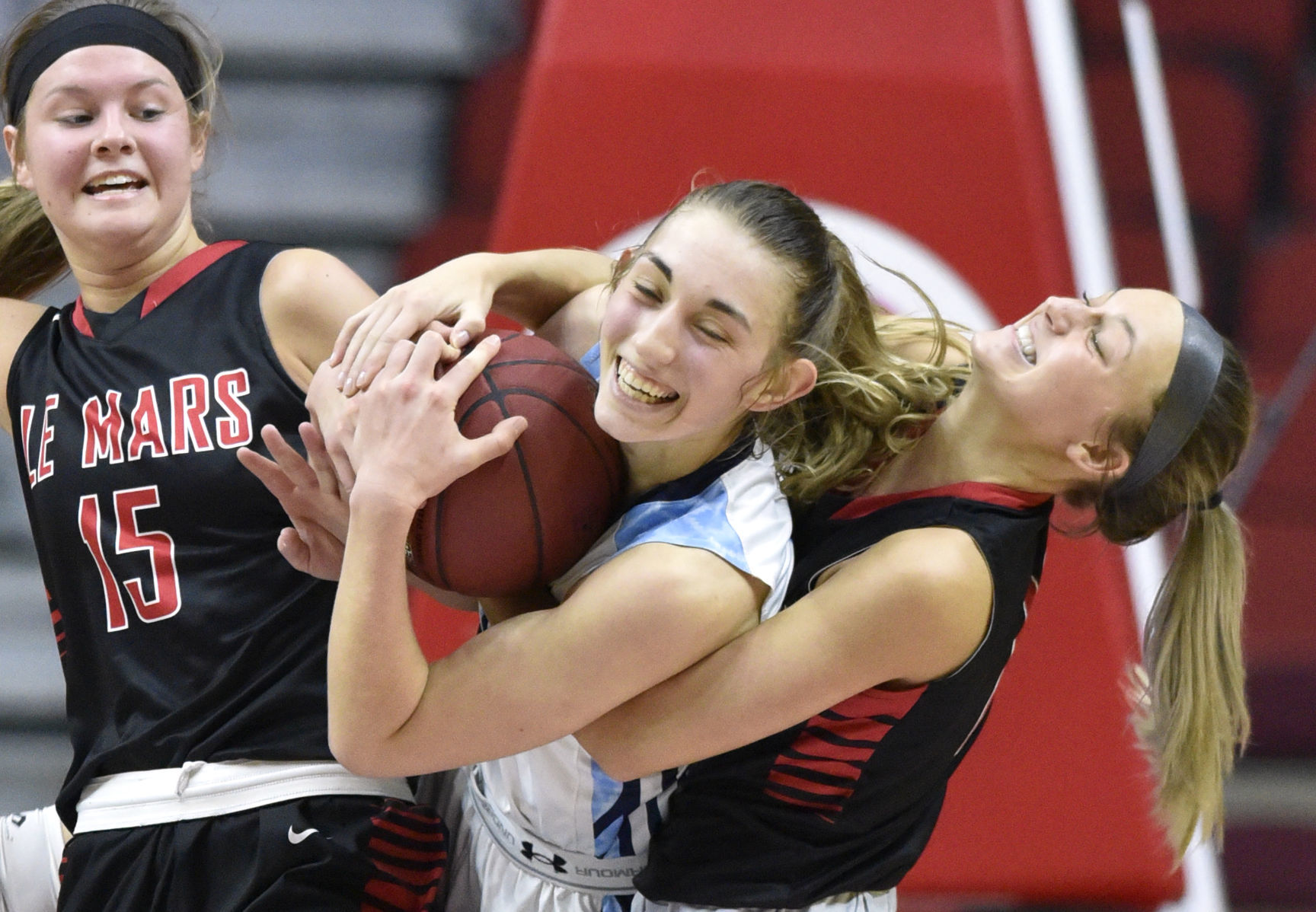 Le Mars vs Lewis Central state basketball